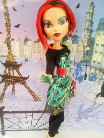 Vanessa, nouvelle élève a monster High, c'est une normie qui rêve de devenir vampire. 